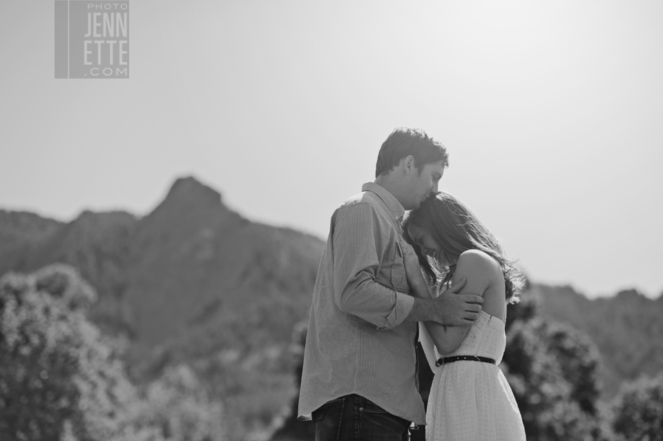 engagement photos flatiron mountains