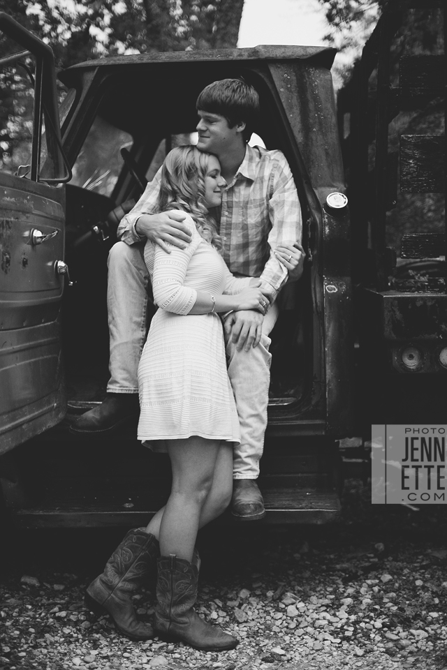 engagement photographer old settlers park - photojennette photography