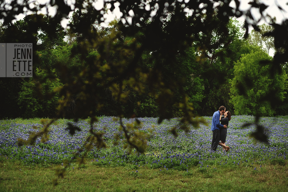 bluebonnet engagement photography - http://yonder.photojennette.com/laura-josh