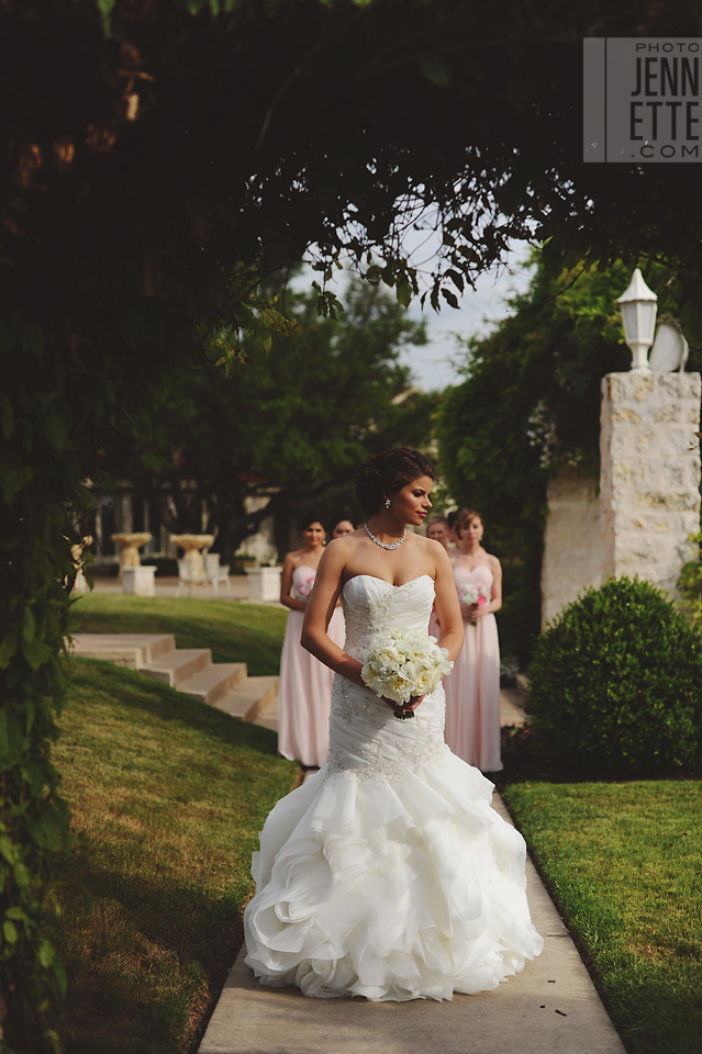 vintage villas wedding photography | http://yonder.photojennette.com/vintage-villas-wedding-photography-julie-brandon